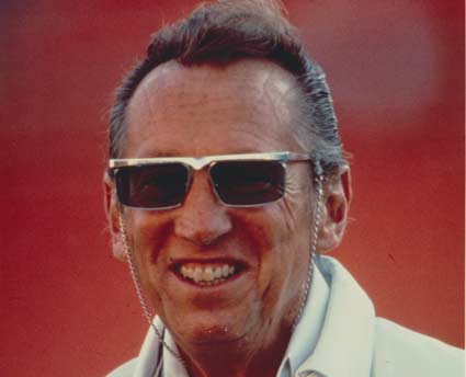 Raiders Owner Al Davis, NFL Legend, Dead at 82 - WSJ