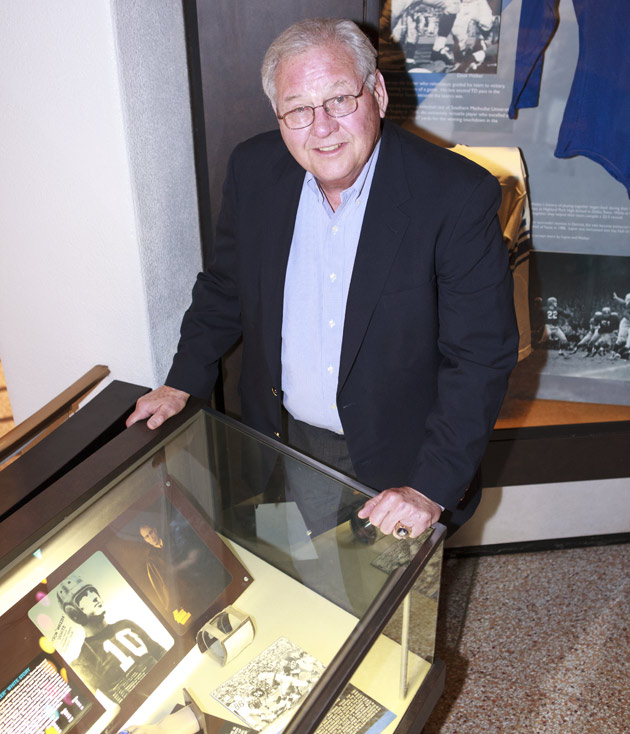 Former Colt Tom Matte visits HOF