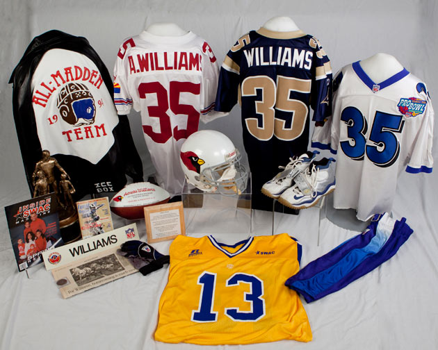 Williams helps Hall of Fame cover history